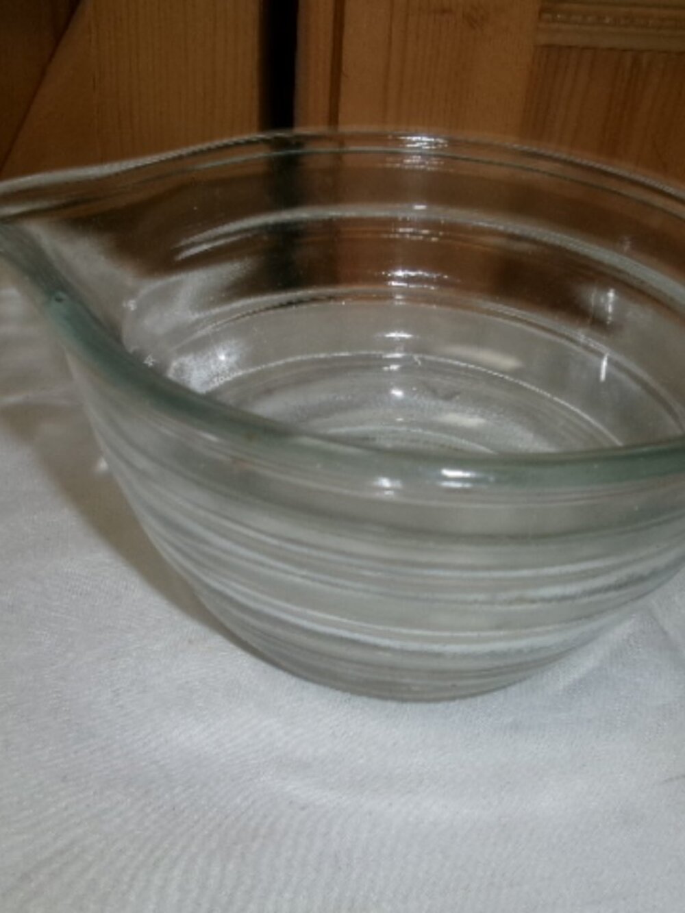 Vtg beehive clear heavy glass batter bowl with handle spout